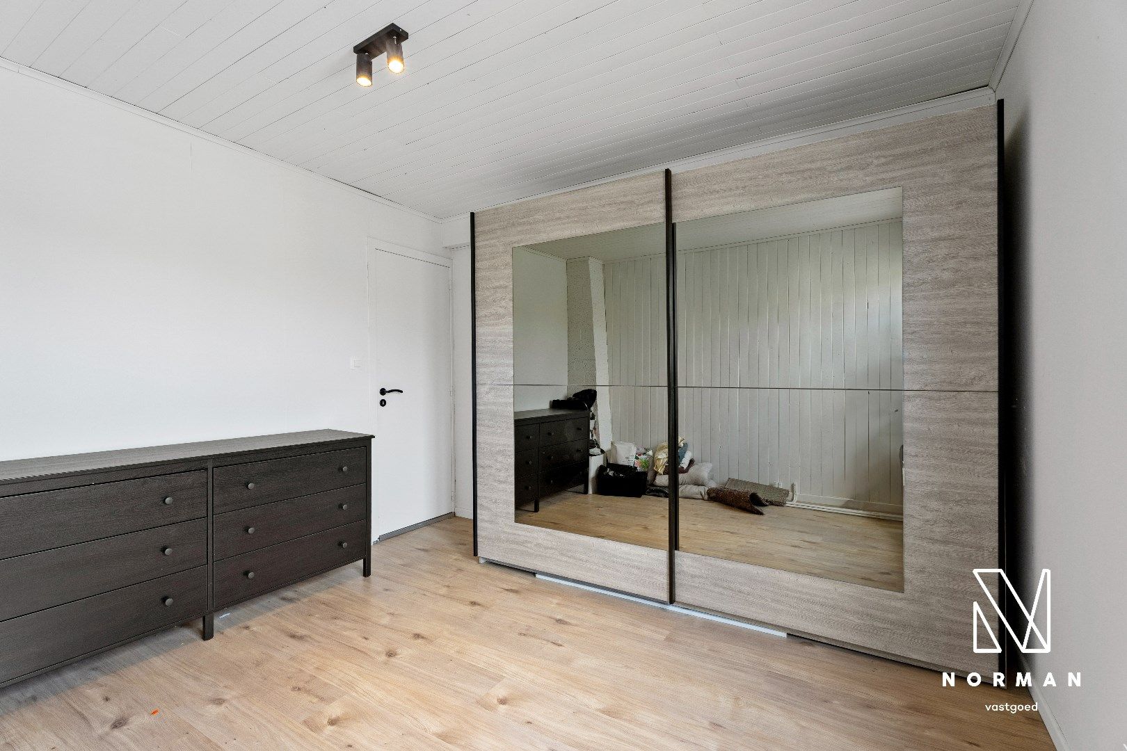 Instapklare woning met 4 slpk + garage in Heule! foto 15