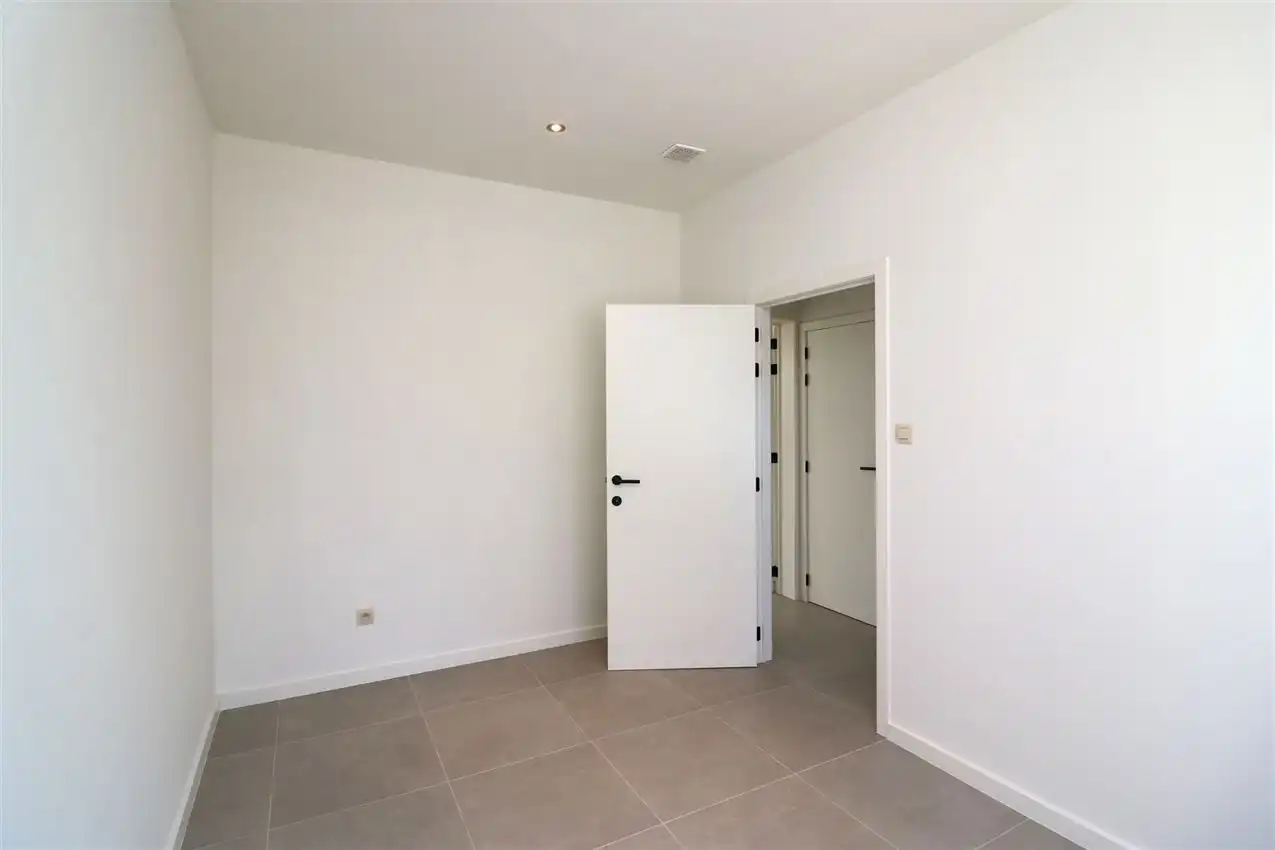 Prachtig, volledig vernieuwde woning met 3 slpk. foto 14