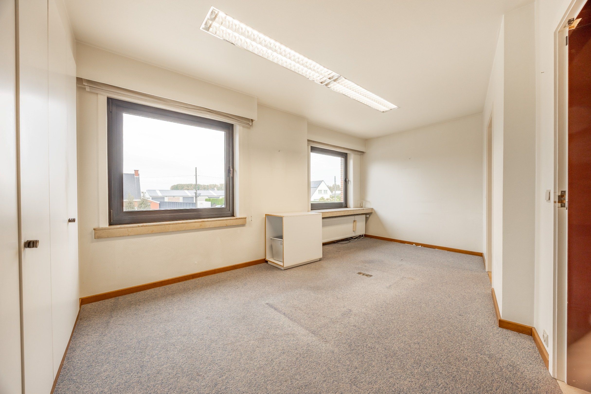 MULTIFUNCTIONELE EIGENDOM MET COMMERCIËLE LIGGING foto 14