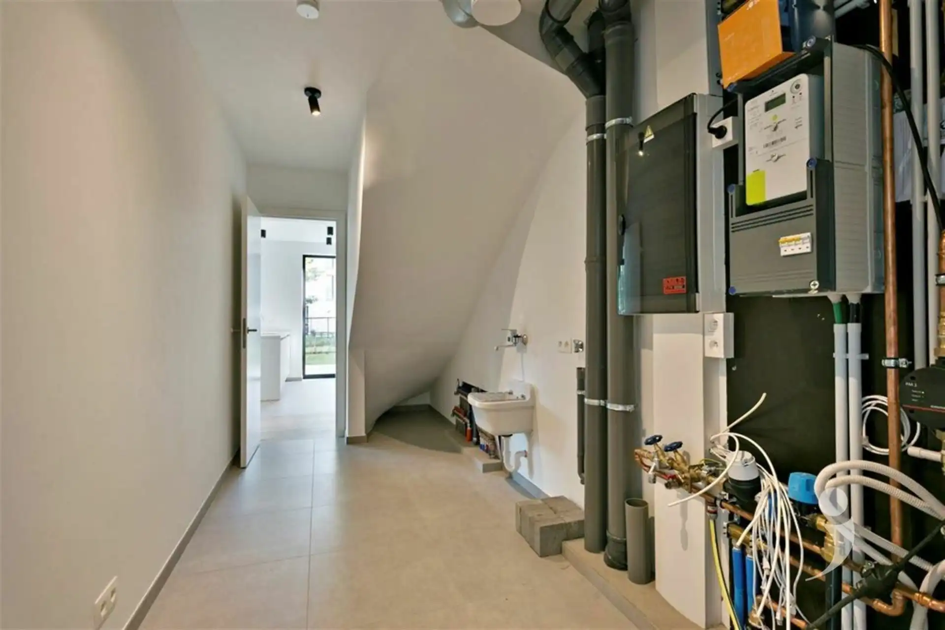 Moderne, halfopen BEN woning in groene, rustige omgeving foto 9