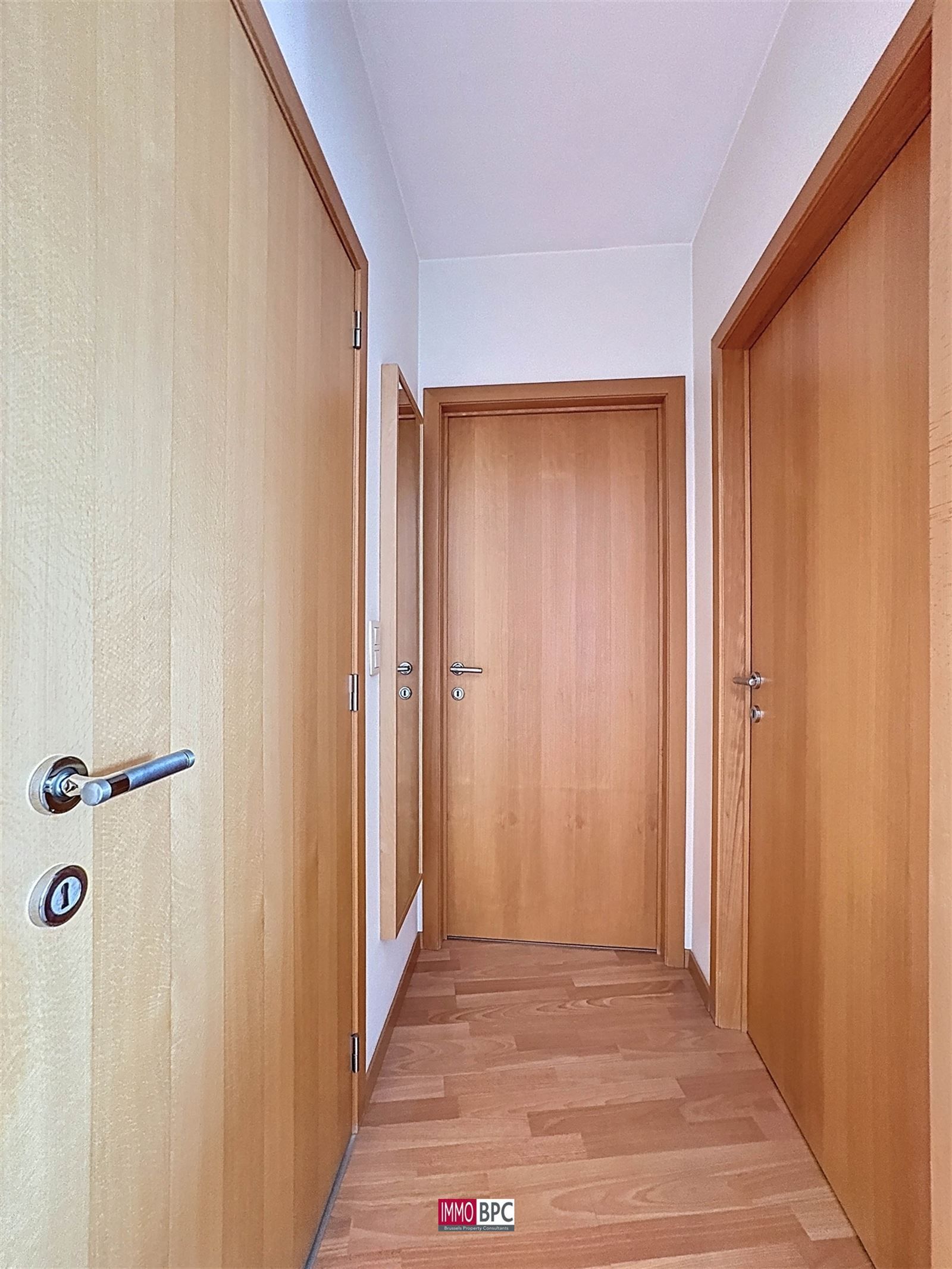 Instapklaar appartement met 2 slaapkamers met  garage  foto 16