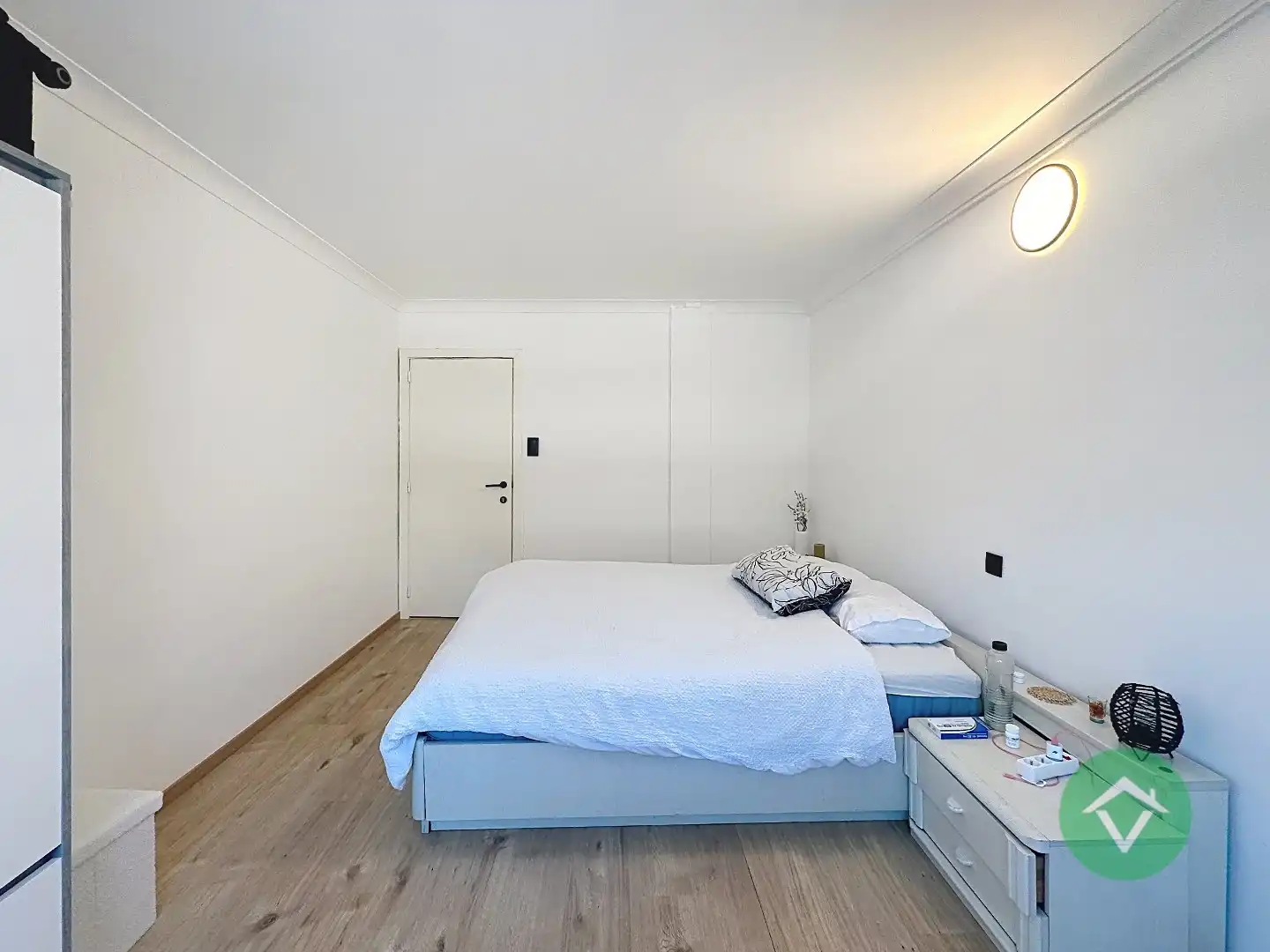 Ruim duplex-appartement met 2 slaapkamers en terrassen in hartje Torhout foto 9