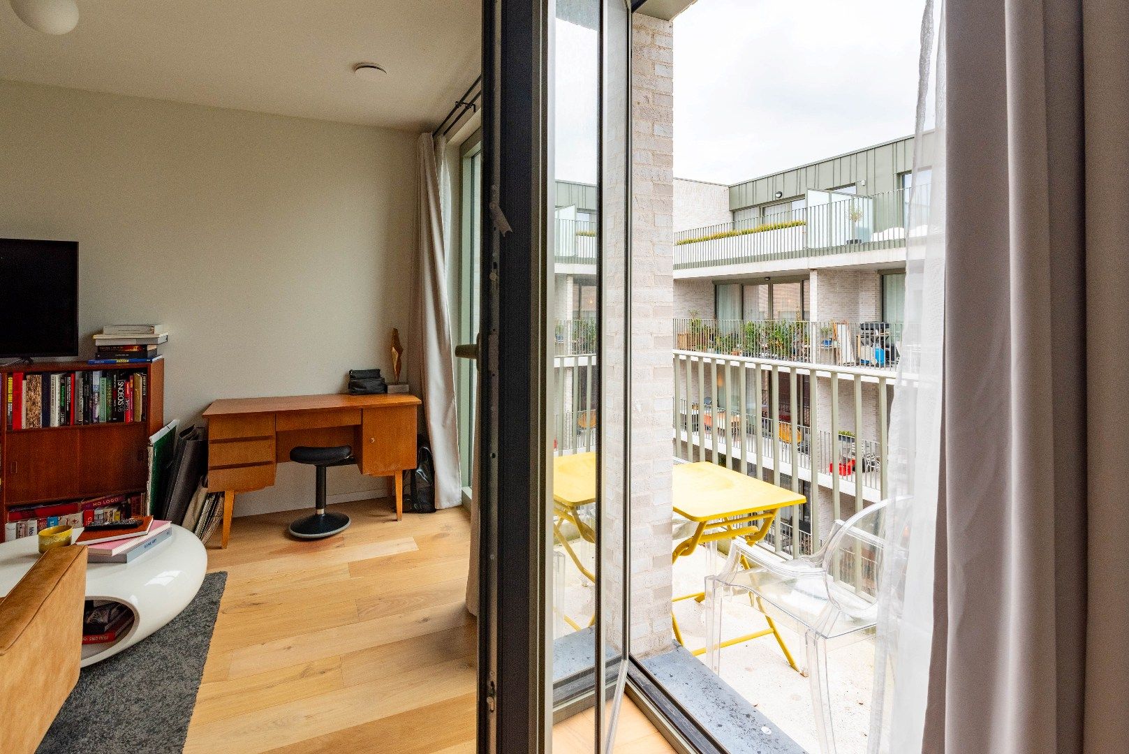 Energie-zuinig nieuwbouw appartement met 2 slk en terras foto 7