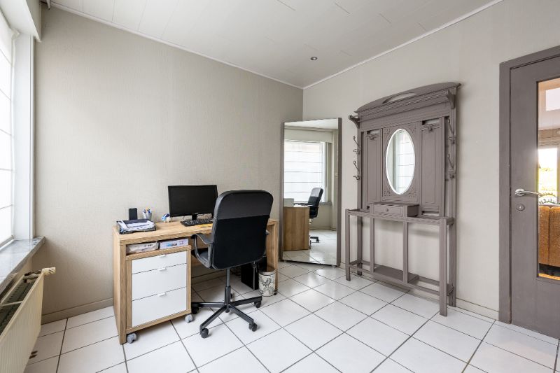 Instapklare woning met grote garage en tuin. foto 4