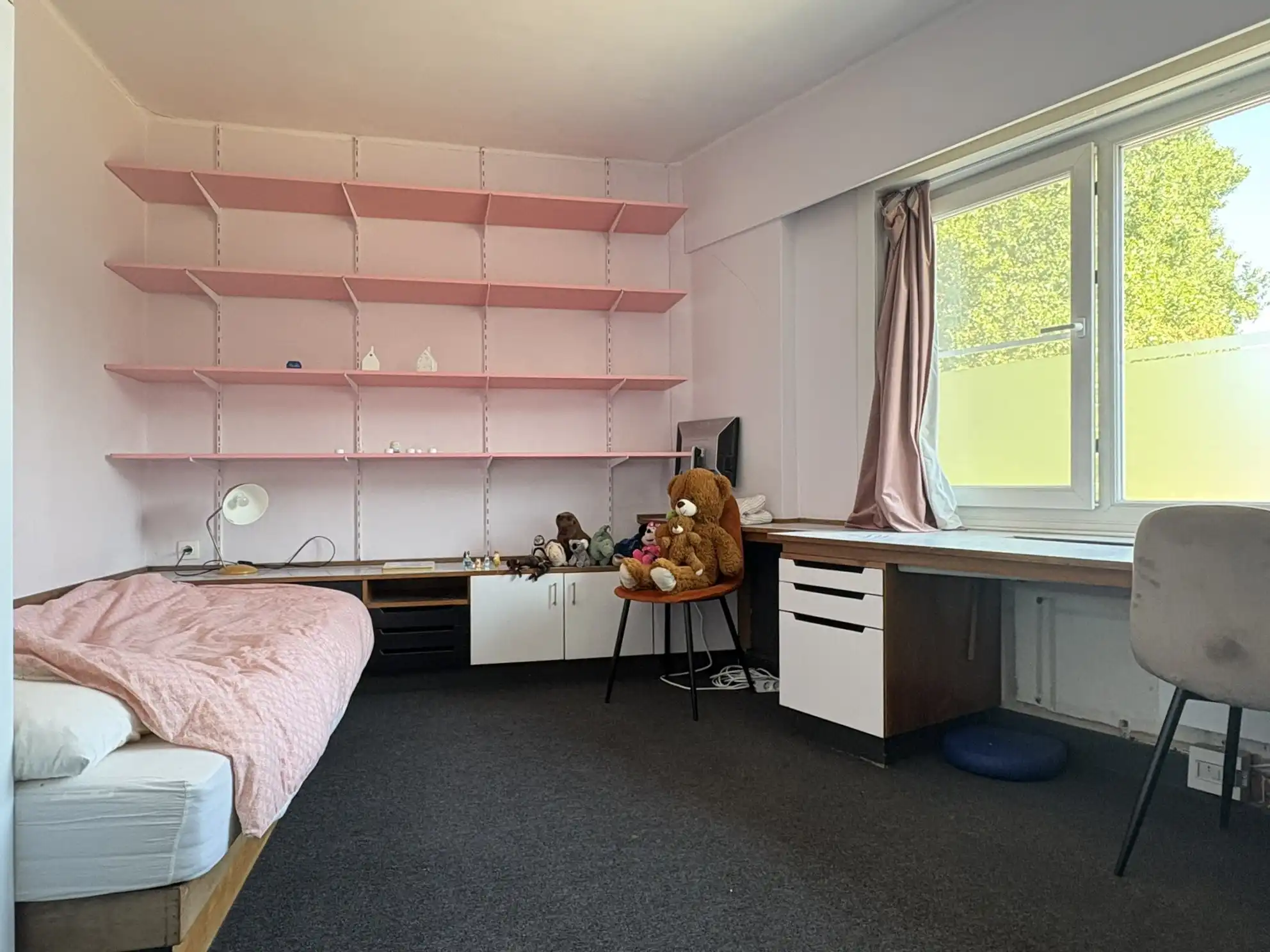 Centraal gelegen ruime woning met garage foto 7