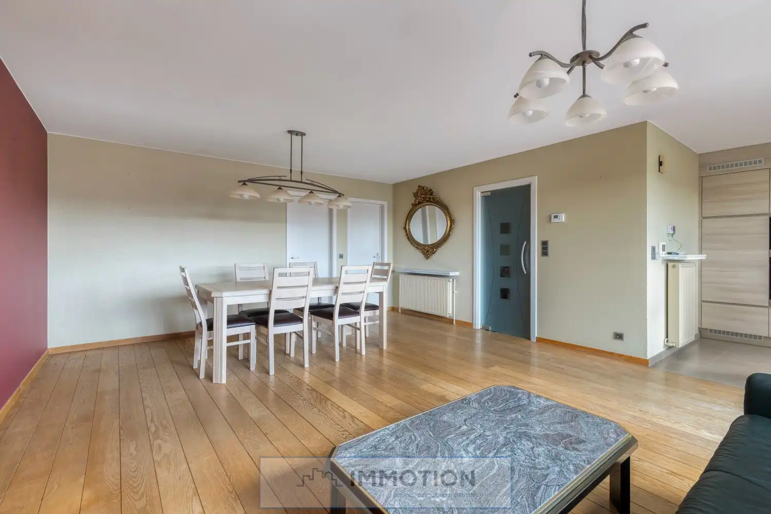 Ruim duplexappartement met dubbele garage in Kortrijk foto 5