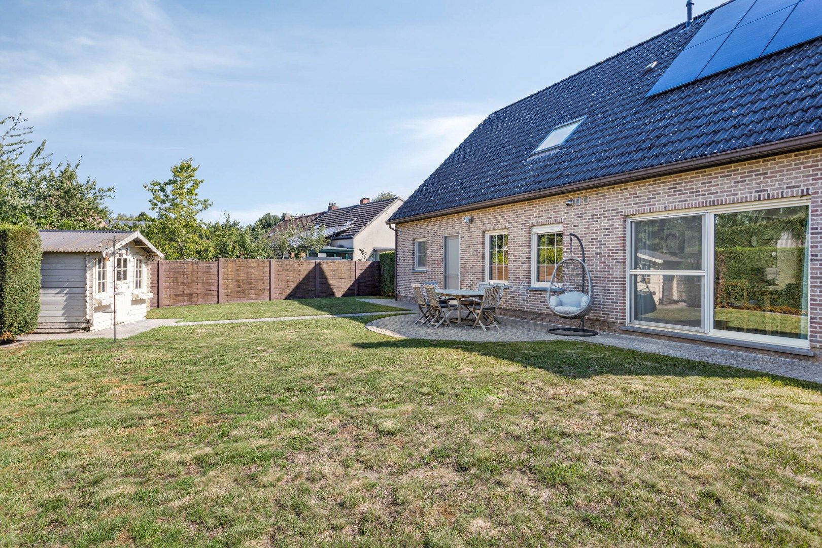 Instapklare woning met 3 ruime slaapkamers op 599 m² te OLV Olen ! foto 2