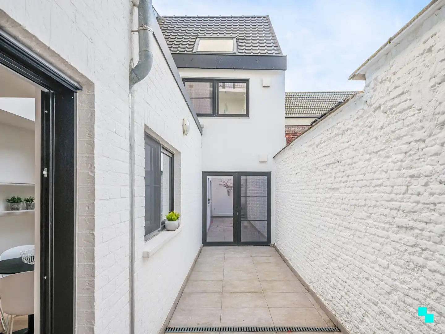 Gerenoveerd appartement met 2 slaapkamers en koer nabij Gent Dampoort foto 19