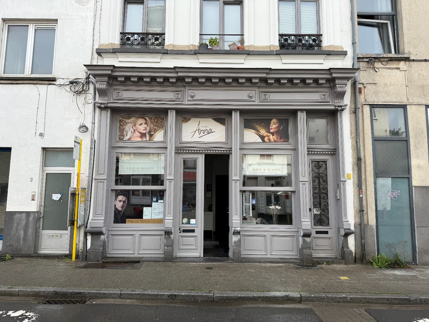 Zichtbare handelsruimte met kelder in bruisende buurt foto {{pictureIndex}}