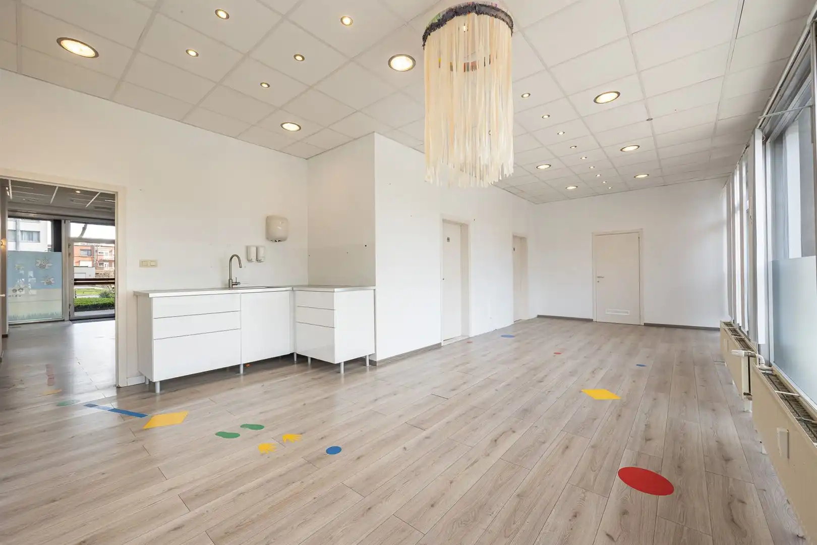 Veelzijdige commerciële ruimte met privé parkeerplaatsen  foto 15