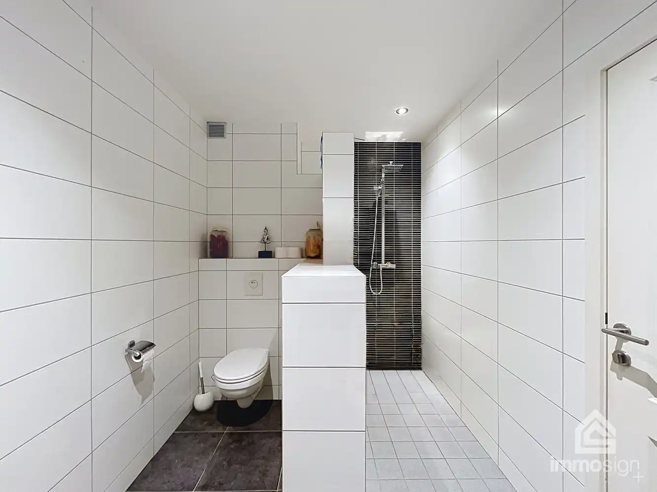 Instapklaar ruim gelijkvloers appartement met gezellige stadstuin en autostaanplaats in hartje Hamont-Achel! foto 16