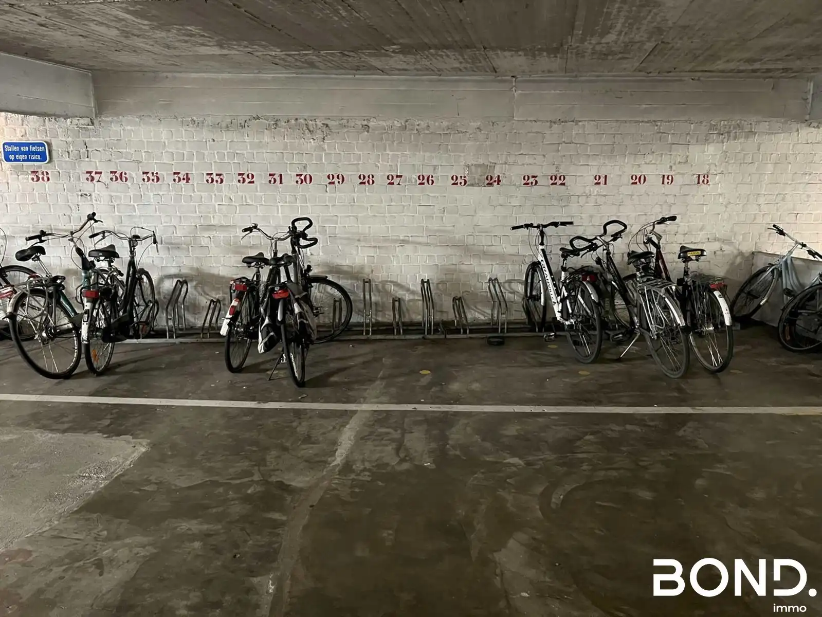 Instapklaar 3-slaapkamerappartment met parking in Leuven foto 23