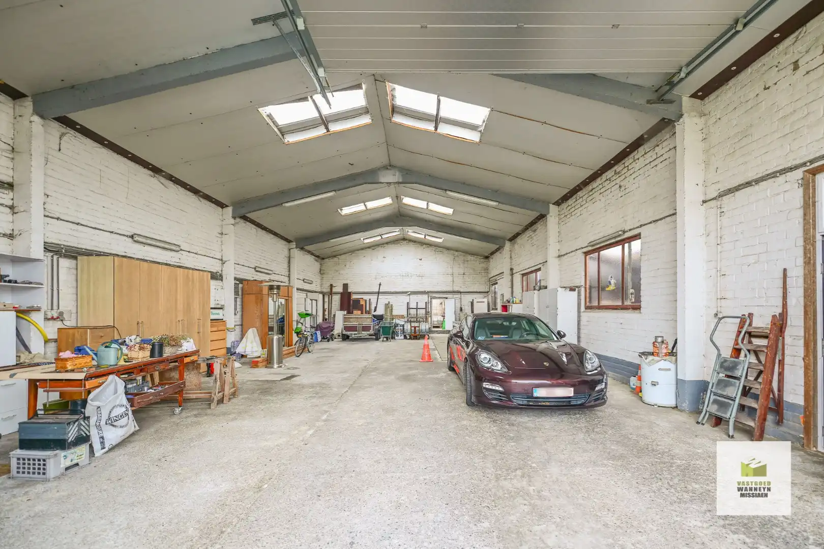 Gelijkvloerse woning met praktijkruimte (50m2) en loods (300m2) foto 17