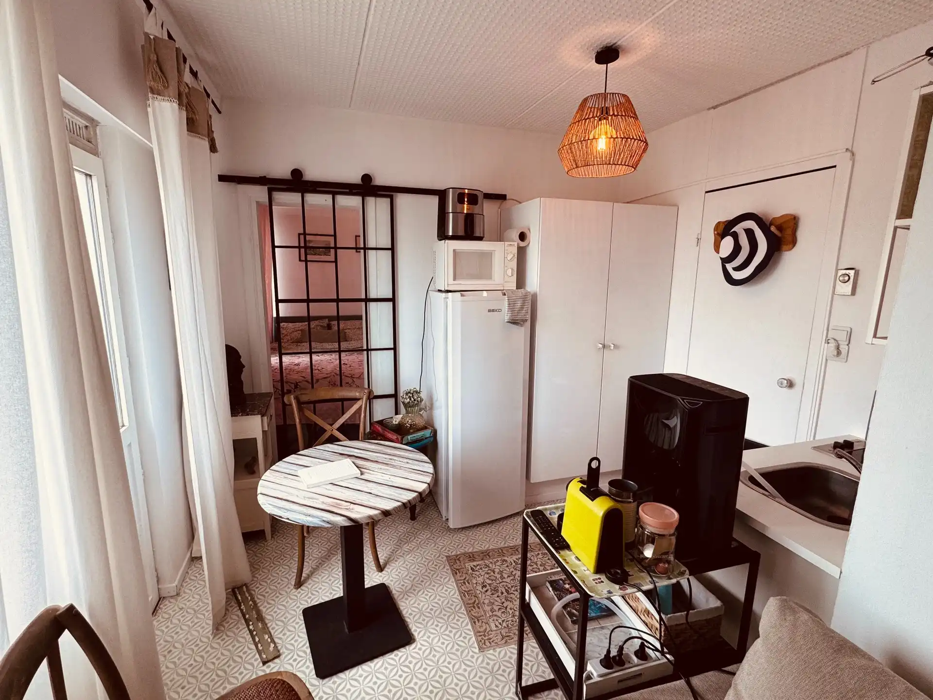 Gezellige bemeubelde studio met terras in Park Atlantis – De Haan. foto 3