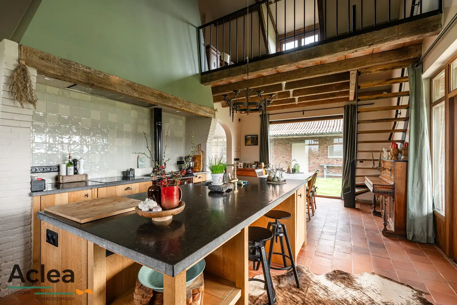 Karaktervol landhuis met paardenstal op 5.943m² in een groene omgeving foto 12