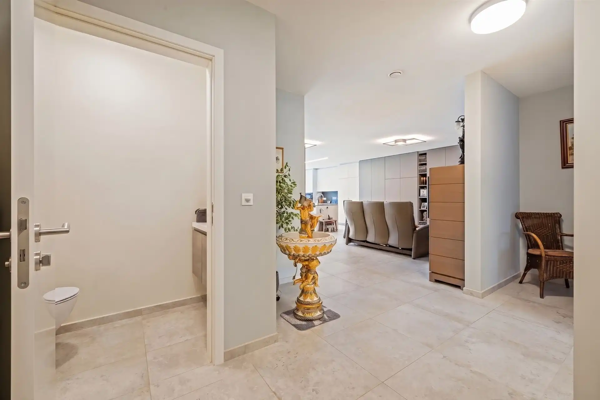 Ruim gelijkvloersappartement (140m²) op een uitmuntende locatie in het centrum van Sint-Gillis-Waas foto 3