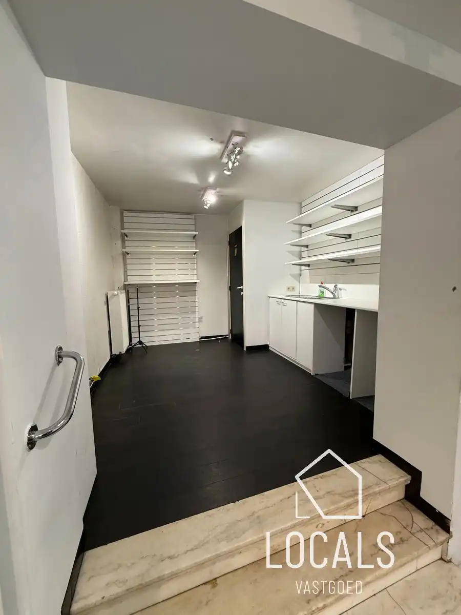 Commercieel pand te huur in centrum Ninove foto 5