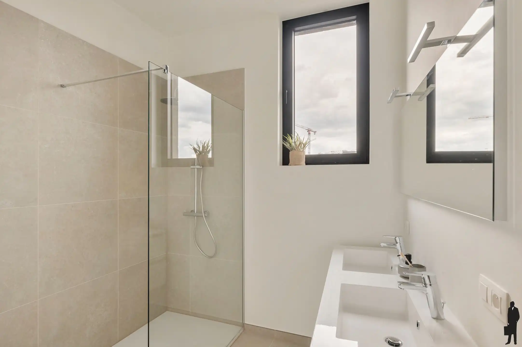 Gerenoveerd dakappartement met twee slaapkamers foto 12