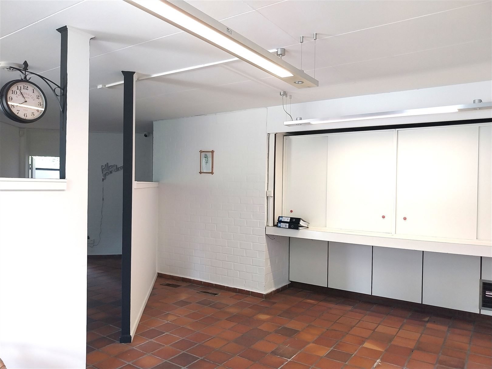 TE HUUR: Multifunctioneel gebouw op het industrieterrein van Beringen! foto 6