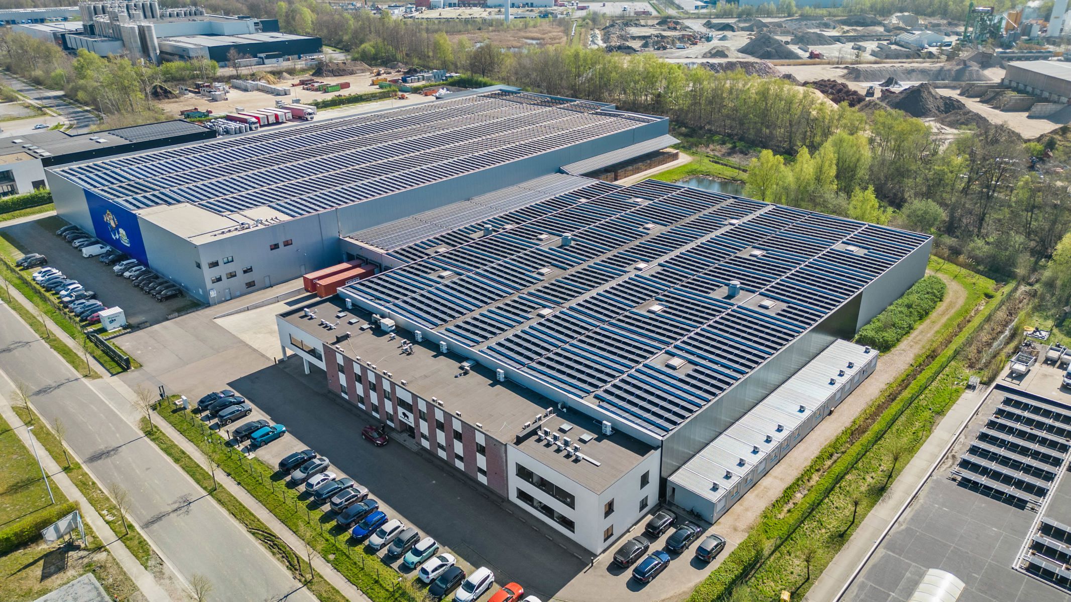 Volledig uitgerust distributiecentrum in nieuwbouwstaat foto 2