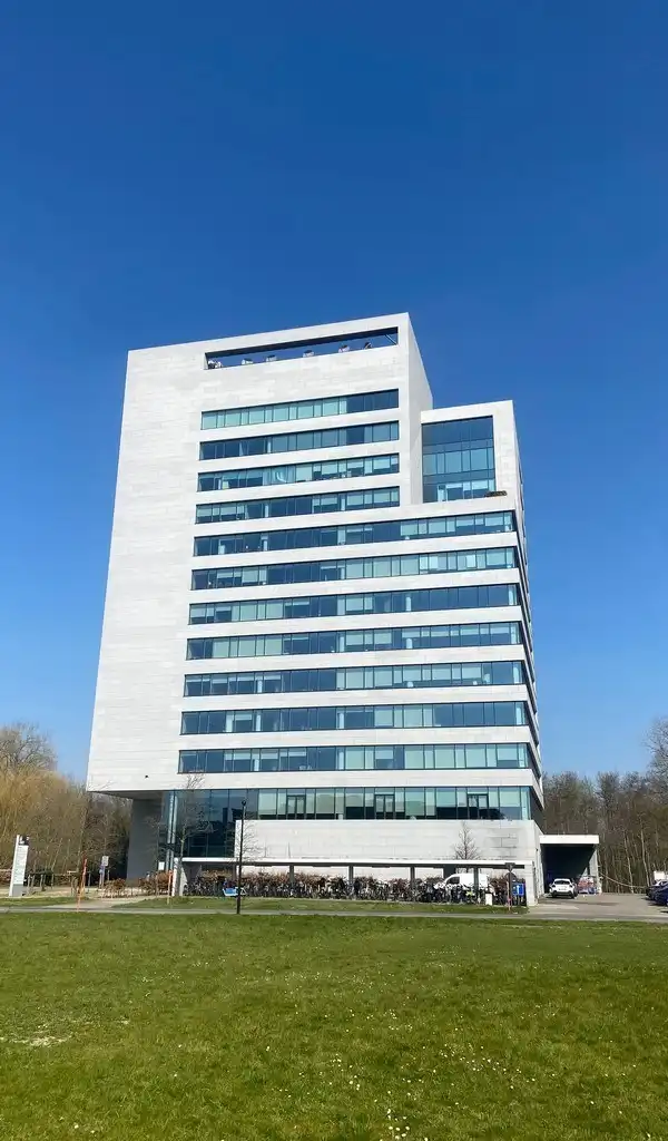 Gemeubelde kantoren met dienstverlening te huur in AA Tower te Zwijnaarde foto 9