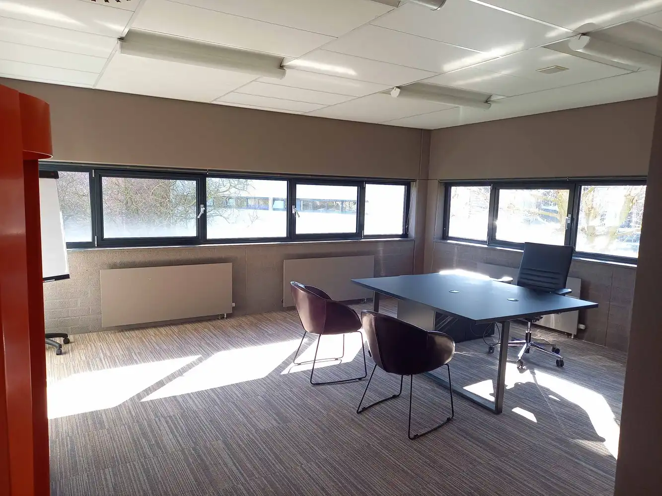 215m² kantoorruimte foto 8