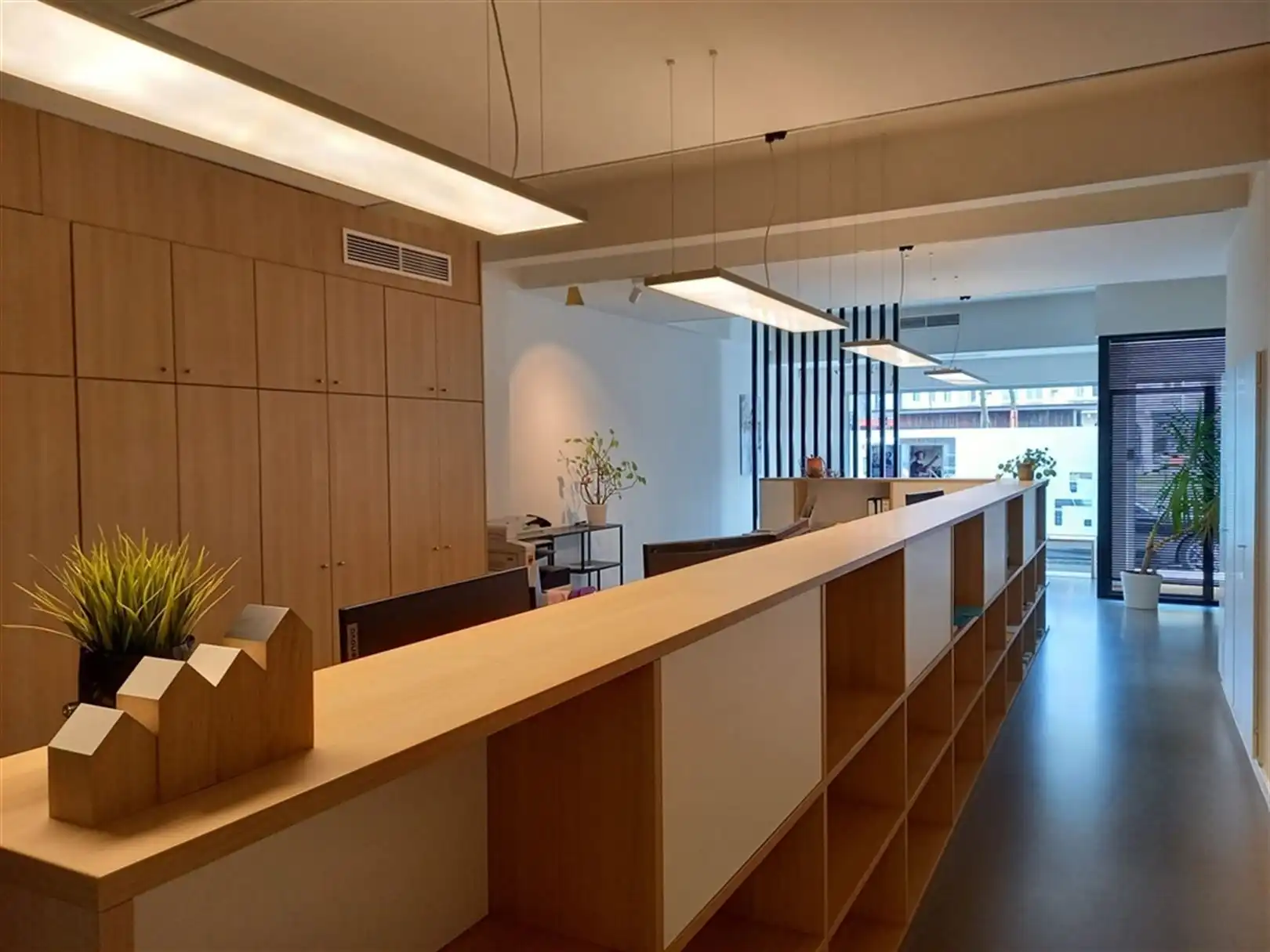 Kantoorgebouw foto 4