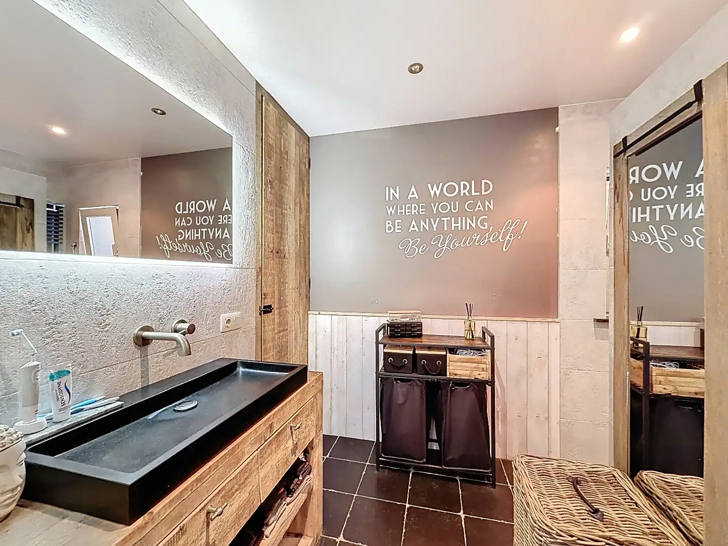 Instapklare twee-onder-een-kapwoning met uitbouw, luxe overkapping en zonnige tuin op het westen  foto 21