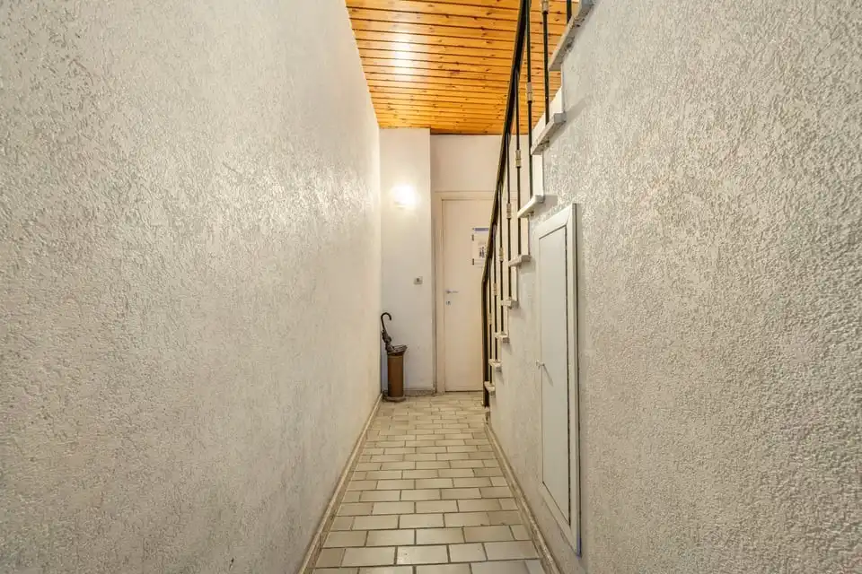 HANDELSRUIMTE TE KOOP IN HET CENTRUM VAN SINT-TRUIDEN foto 8