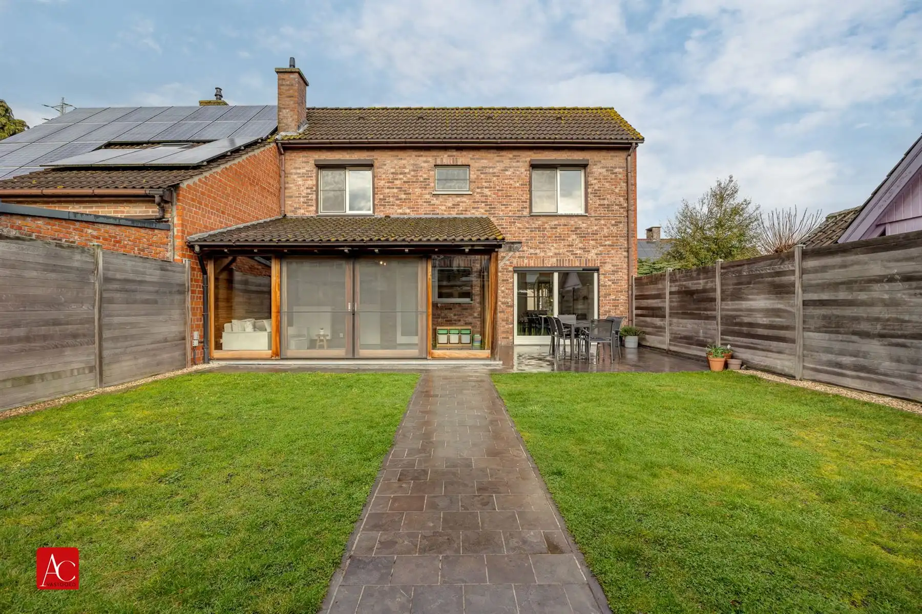 Instapklare halfopen bebouwing met garage en veranda foto 21