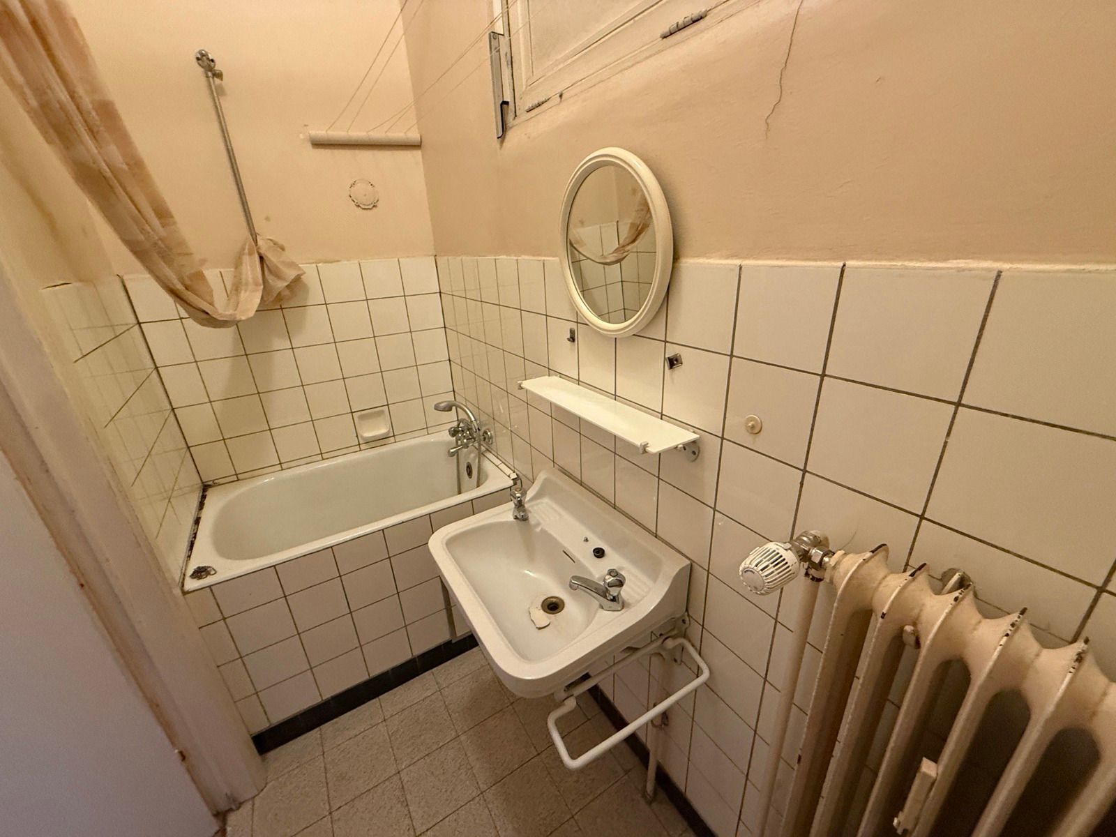 Te renoveren gelijkvloers appartement met 2 slaapkamers foto 12