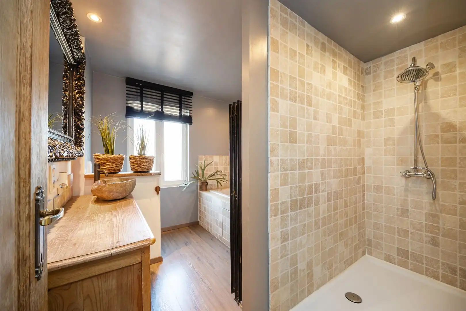 Een thuis vol sfeer met 5 slpks en een mooie tuin! foto 20