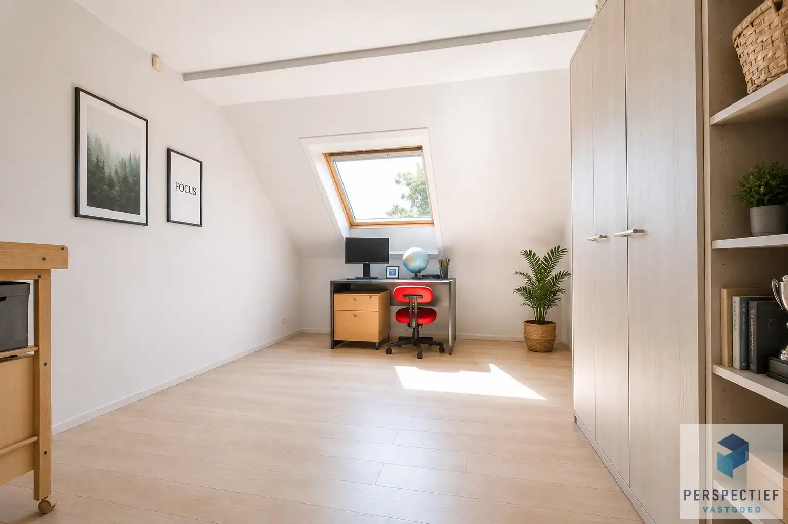 Ruime (254m²) instapklare gezinswoning met 4 slaapkamers, zwembad en poolhouse foto 25