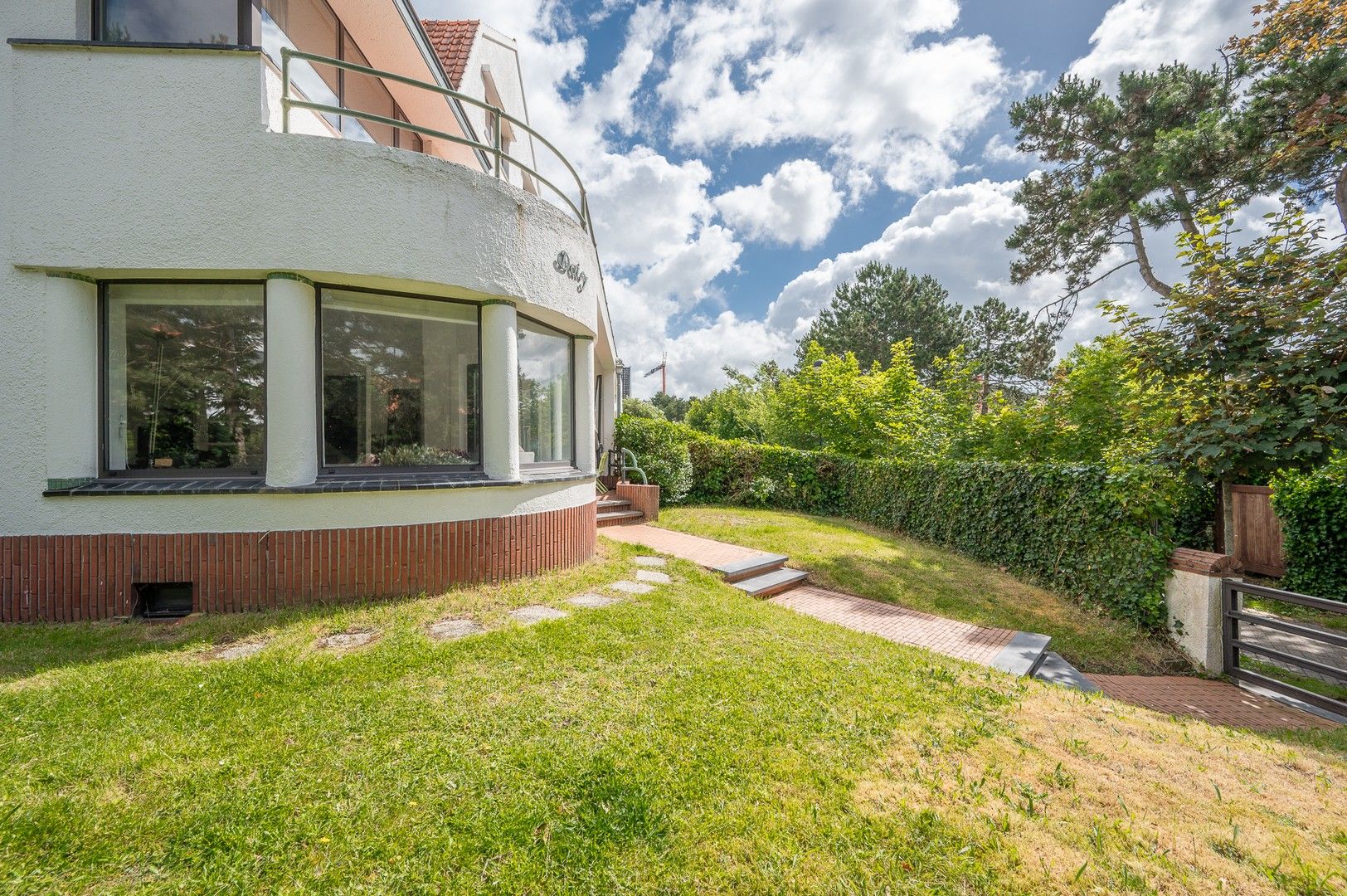 Karaktervolle villa ideaal rustig gelegen in een paadje vlakbij het Dominicanenkerkje in hartje het Zoute. foto 9