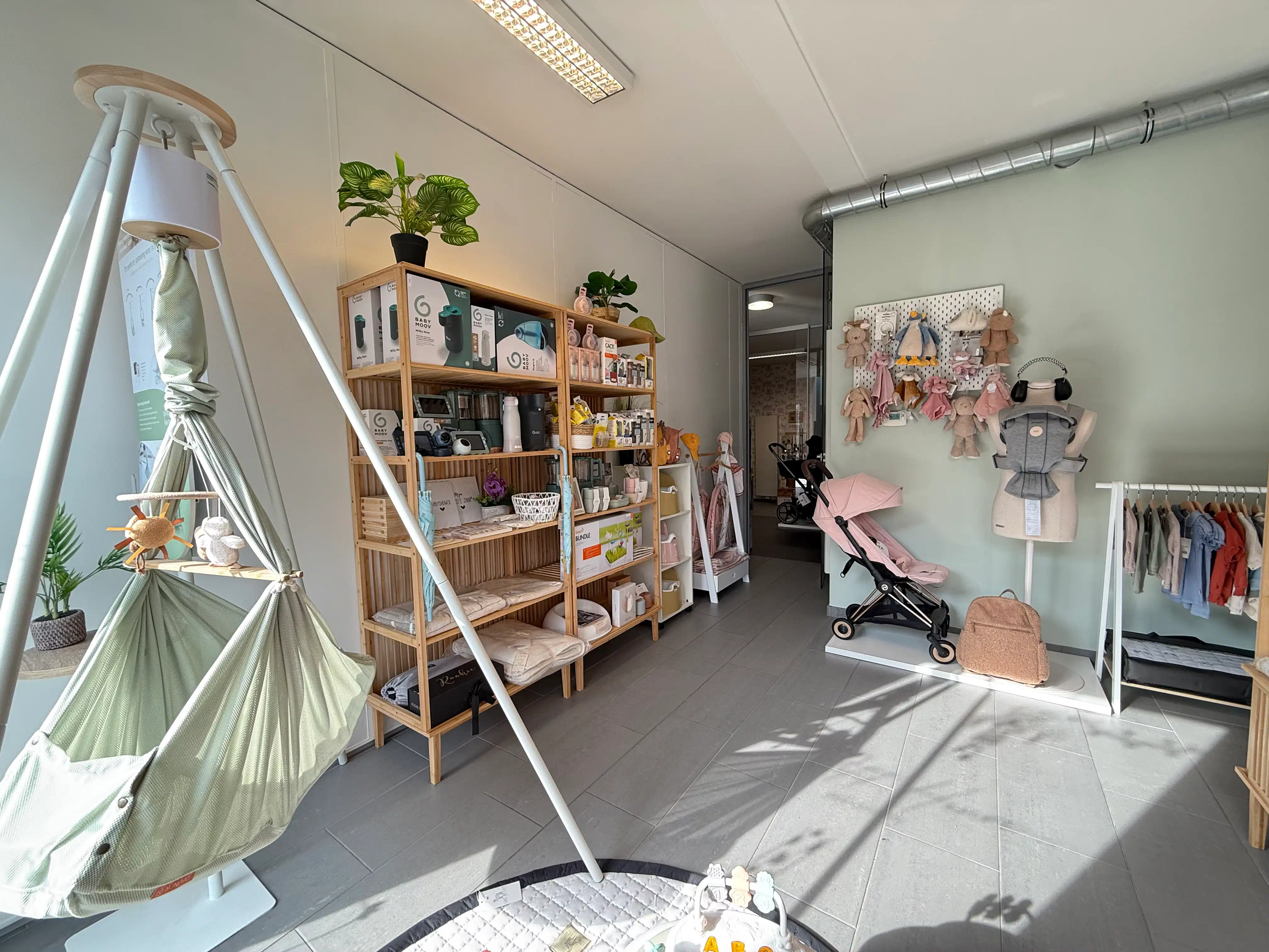 Kantoor / praktijk op hoeklocatie 125m² foto {{pictureIndex}}