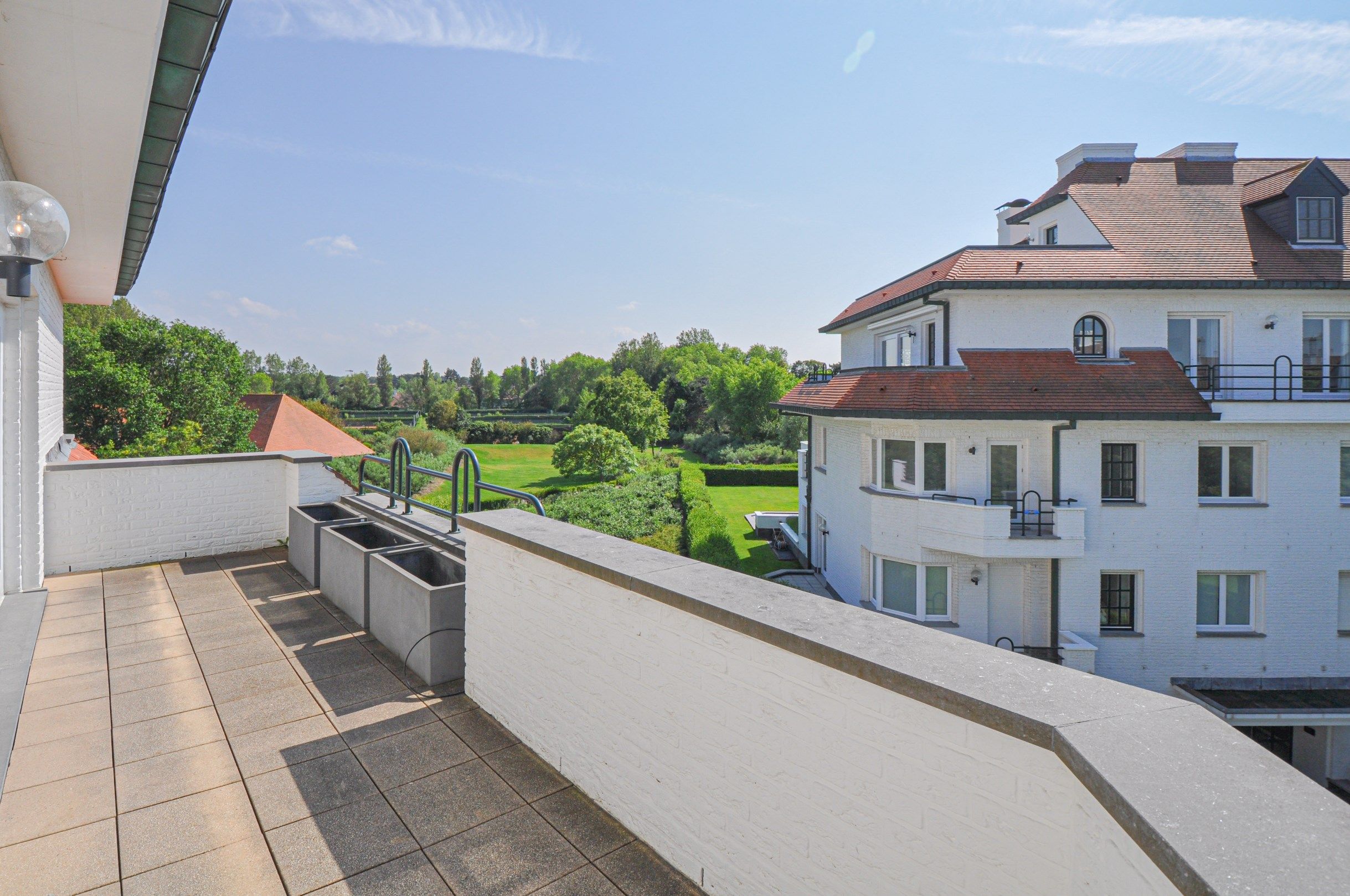 Subliem hoekappartement met ruime terrassen gelegen in het prestigieuze domein Tennis Garden. foto 12