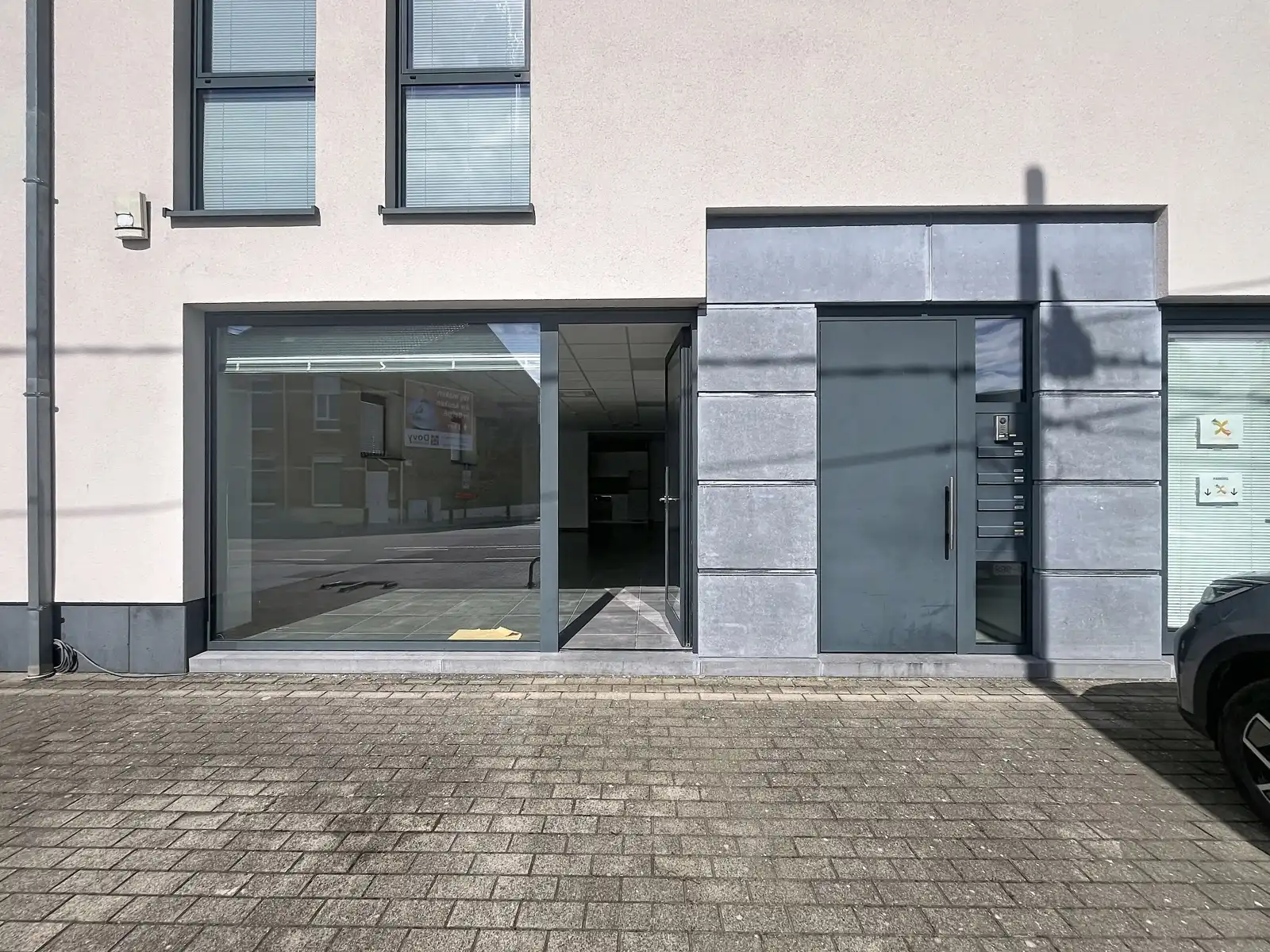 Opbrengsteigendom te koop nabij centrum Tienen! foto {{pictureIndex}}