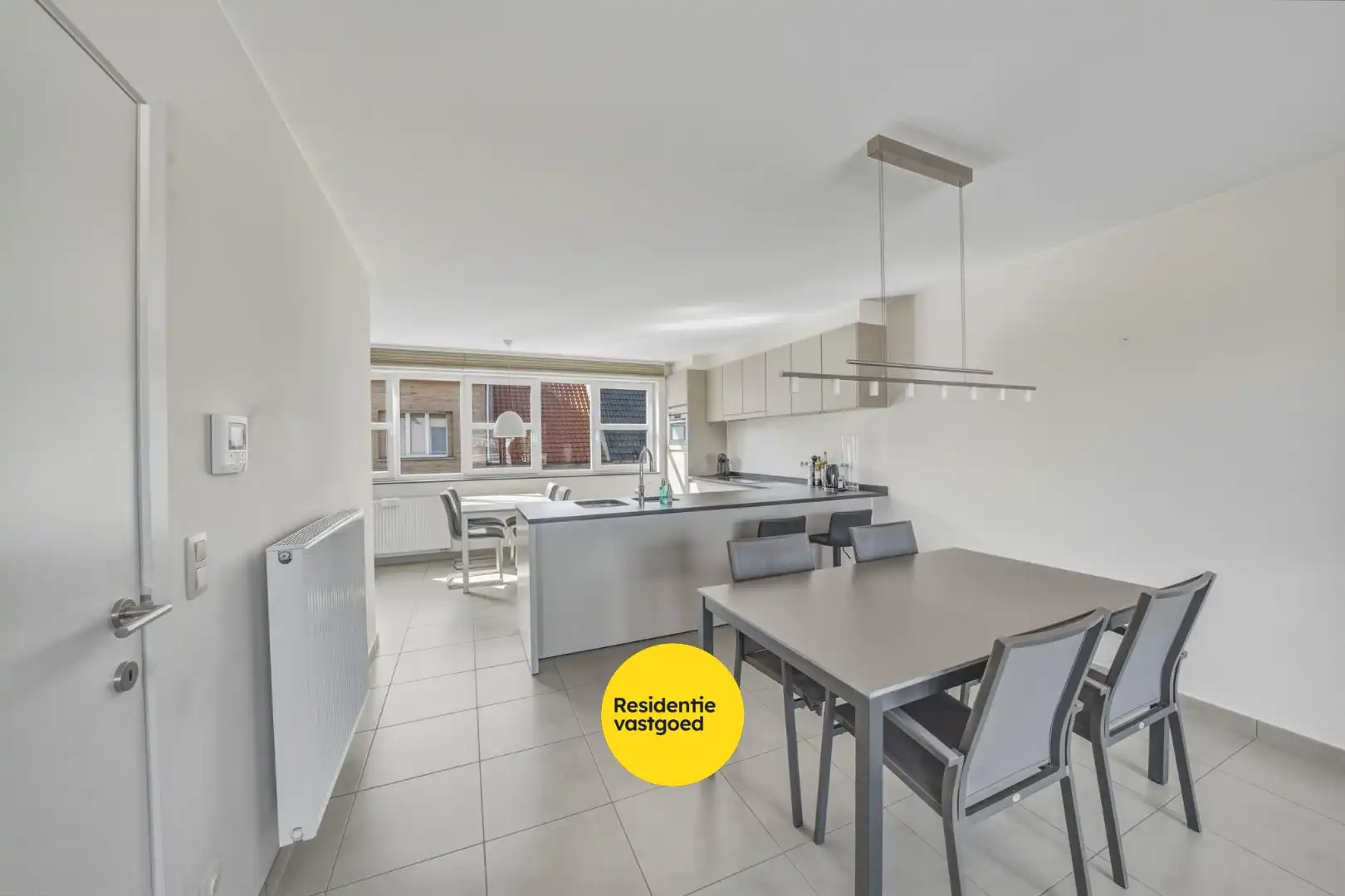 Instapklare recente woning met zeer ruime garage en tuin in Oudenburg foto 8