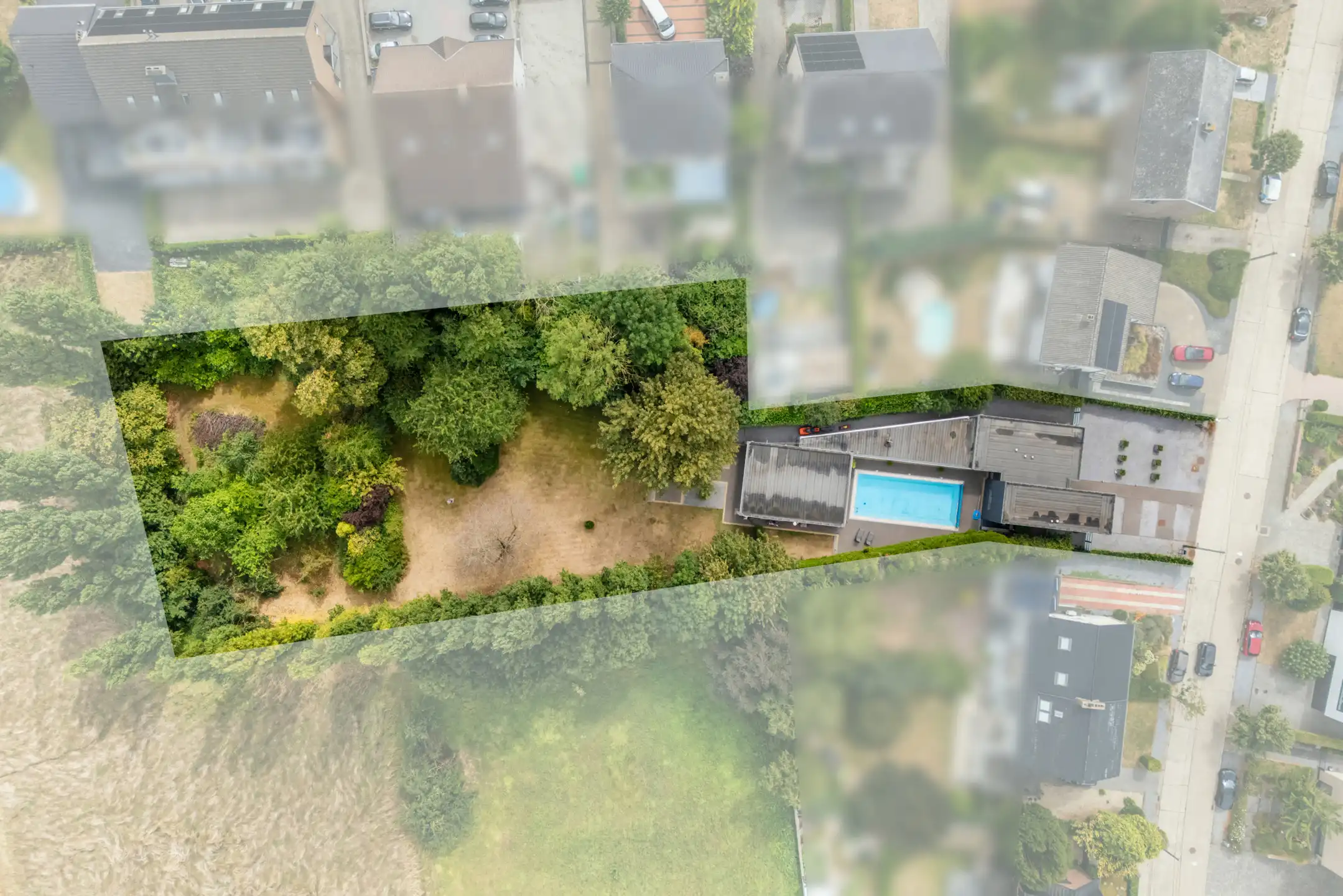 Architecturale villa met zwembad en parktuin foto 34