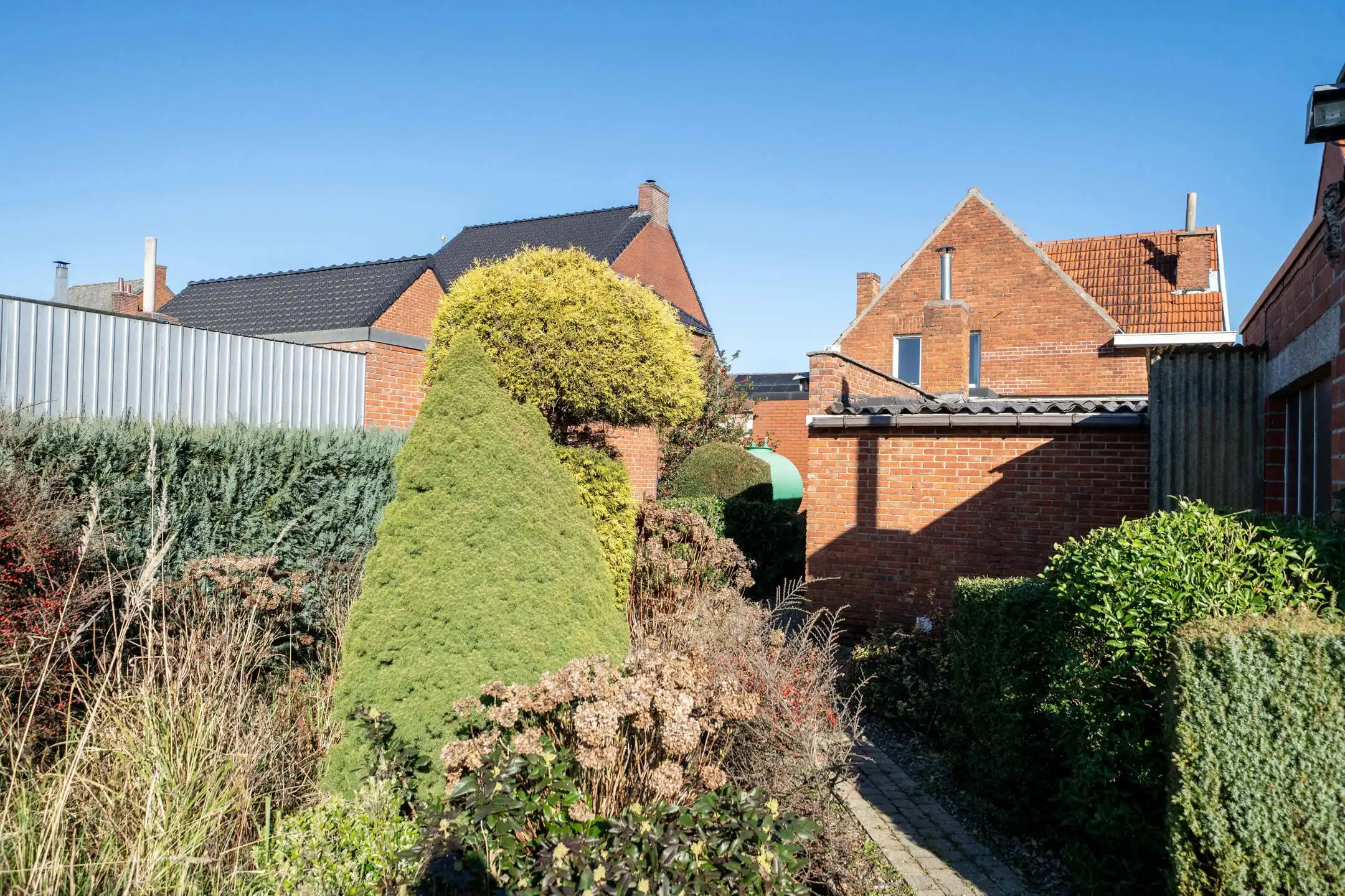 Te renoveren woning met ruime tuin en garage op 7a08ca foto 21