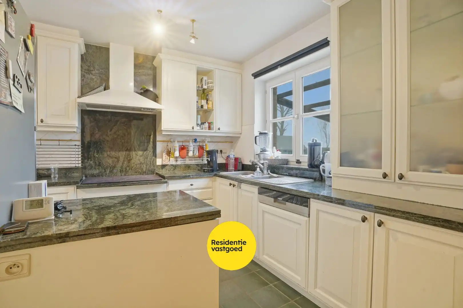 Landelijk gelegen villa met loods in Aartrijke foto 5