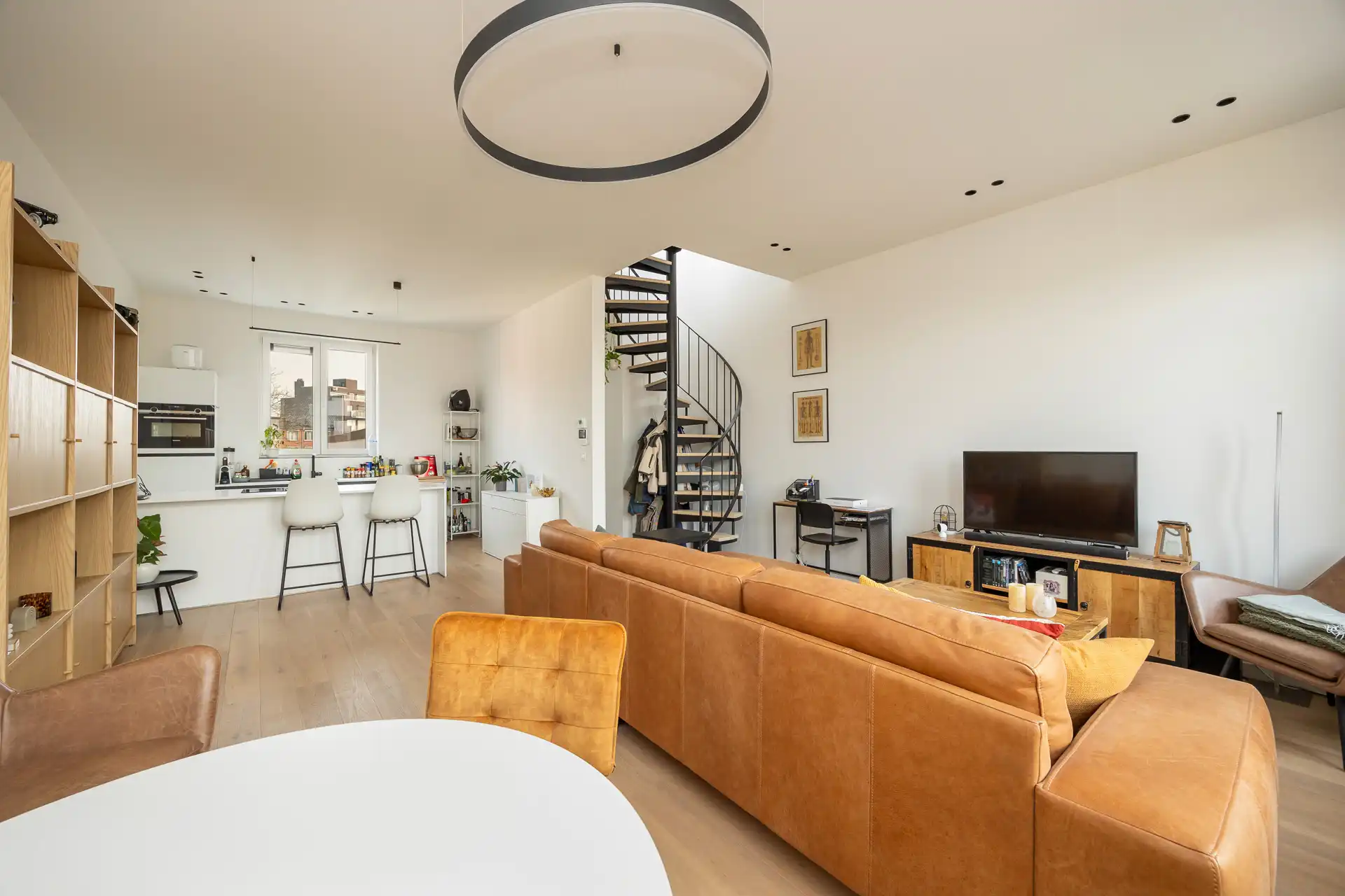 Prachtig gerenoveerd appartement met uniek dakterras! foto 6