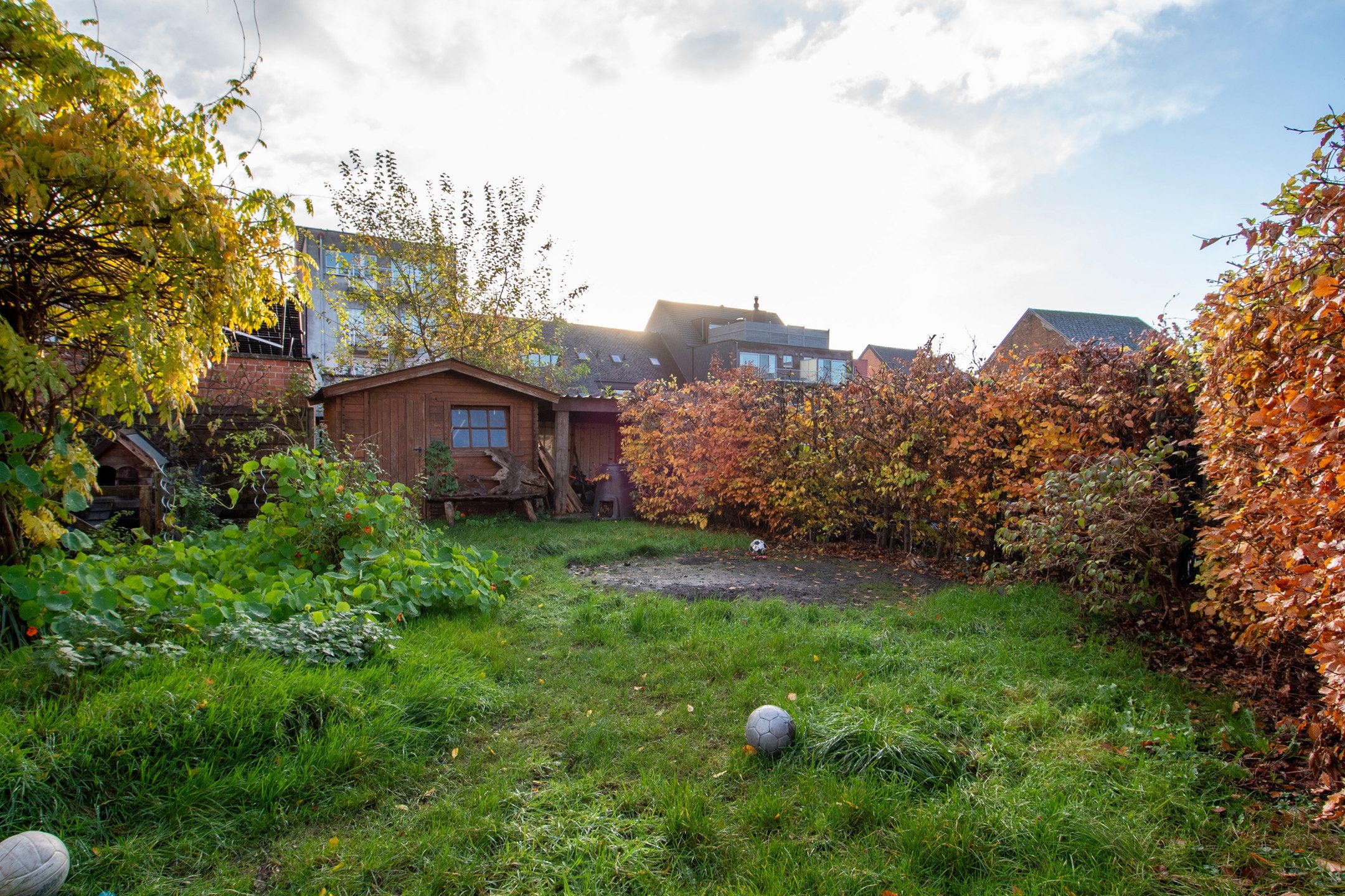 Charmante gezinswoning met garage en tuin foto 10