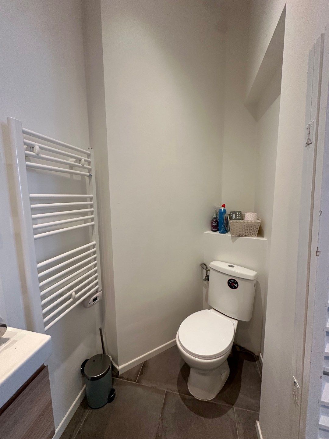 Leuke gemeubelde studio foto 6