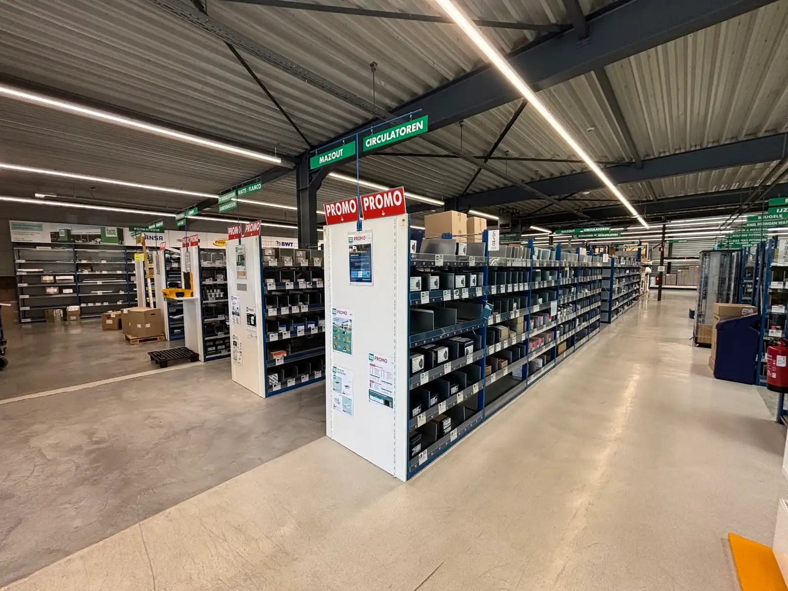 Handelspand 1.700 m² te huur Tongeren zichtlocatie foto 3