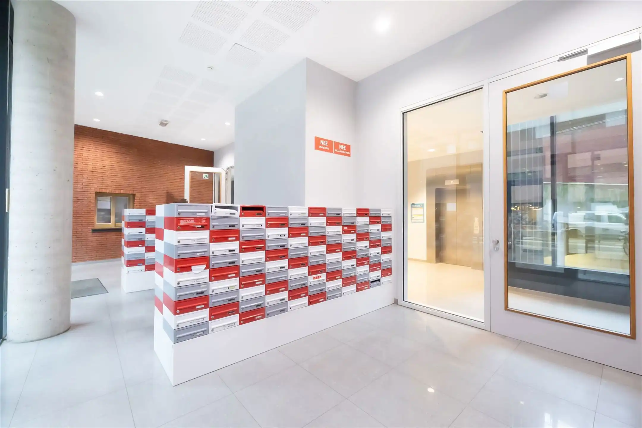 Studentkamer van ± 21m² met douchekamer foto 13