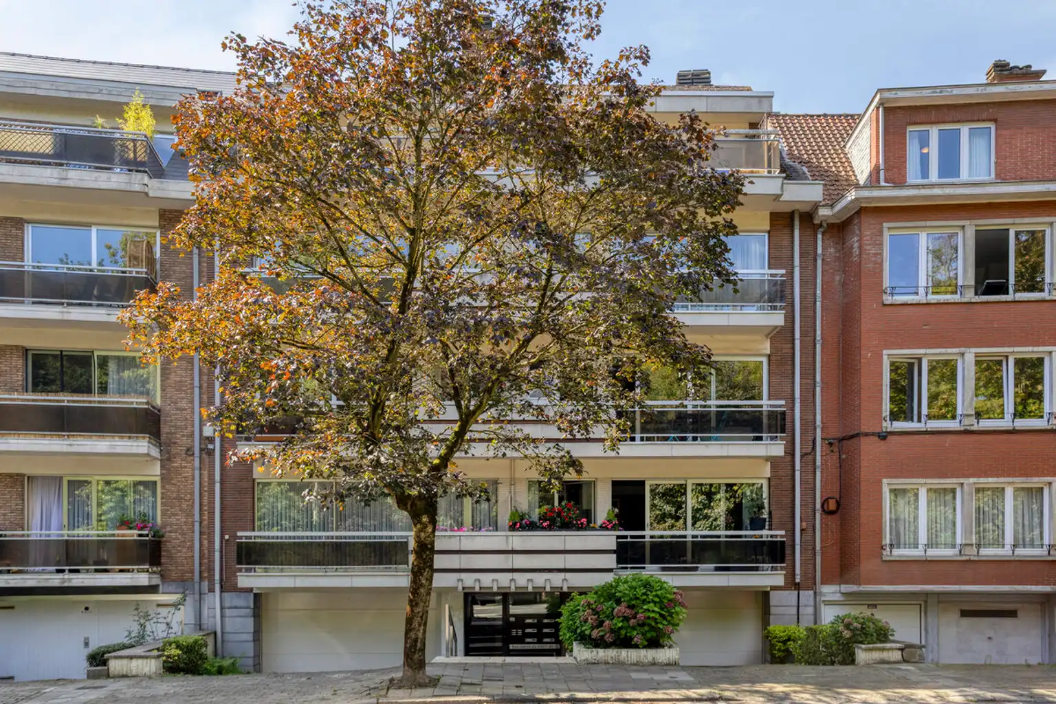 Zeer ruime duplex met 4 slaapkamers en terrassen in Jette foto {{pictureIndex}}