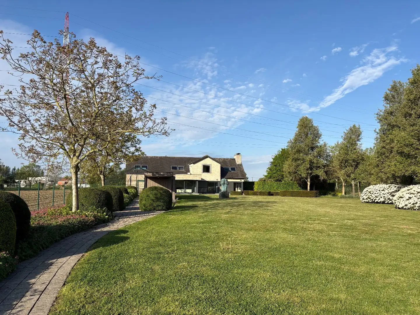 Prachtig domein met luxueuze instapklare villa, grote tuin en landbouwgrond in Hulste foto 2