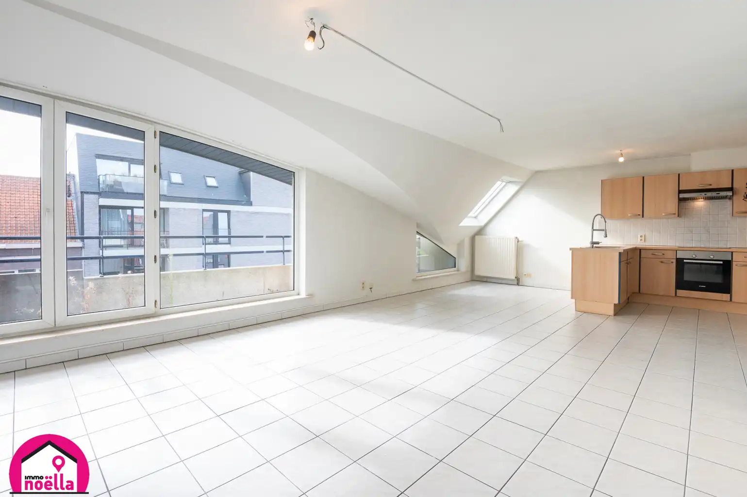 TE KOOP TE WESTENDE RUIM EN ZONNIG APPARTEMENT! foto 2