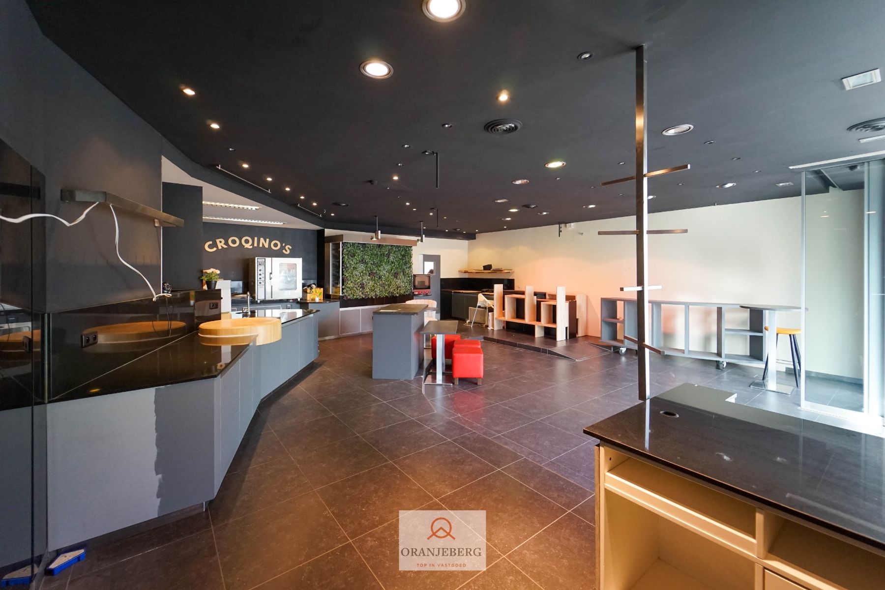 Volledig gerenoveerde winkelruimte + atelier met garage te huur in Gentbrugge foto 3